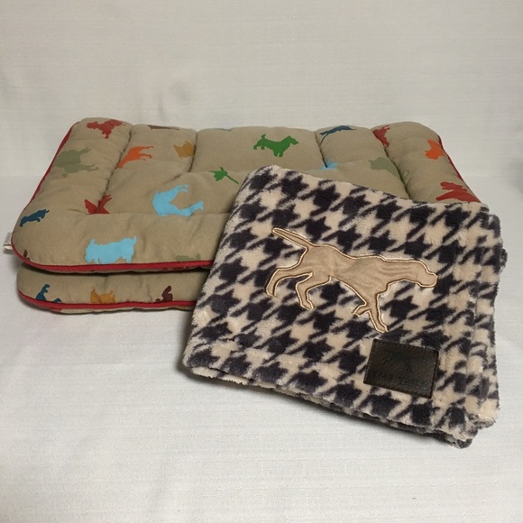 Dog Bed & Blanket Old navy Dog supply co Tried & true & Tails Tails
